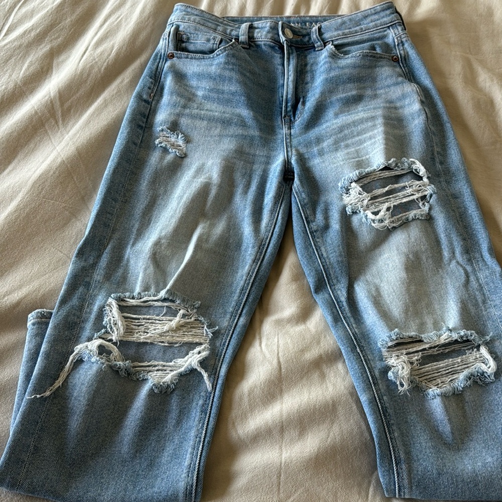 Like new American Eagle Mom Jeans